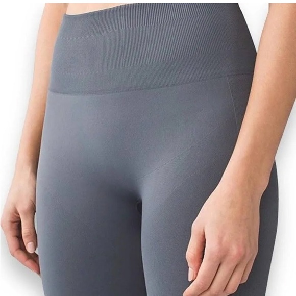 Lululemon Zone In Crop - Picture 2 of 4